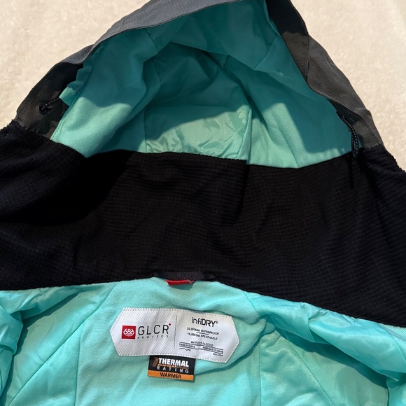 Women's 686 GLCR Hydra Insulated Snow Waterproof Jacket with Hoodie - Picture 7 of 11